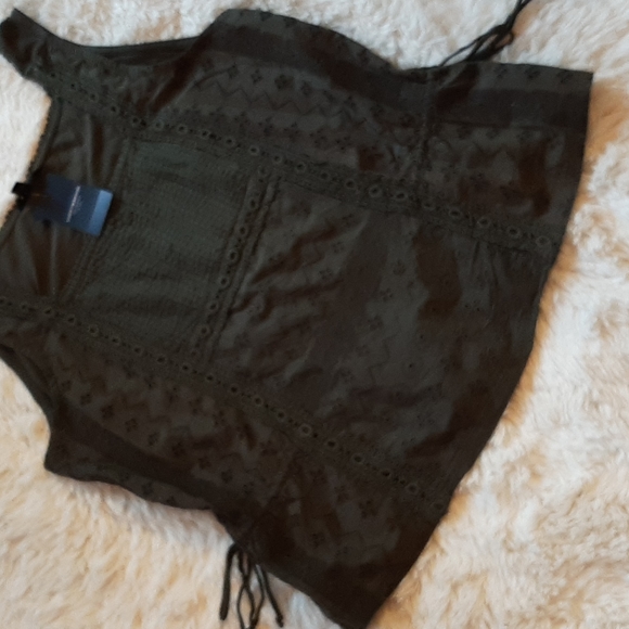 Lucky Brand Olive Green embroidered top, size large, NWT - Picture 3 of 10